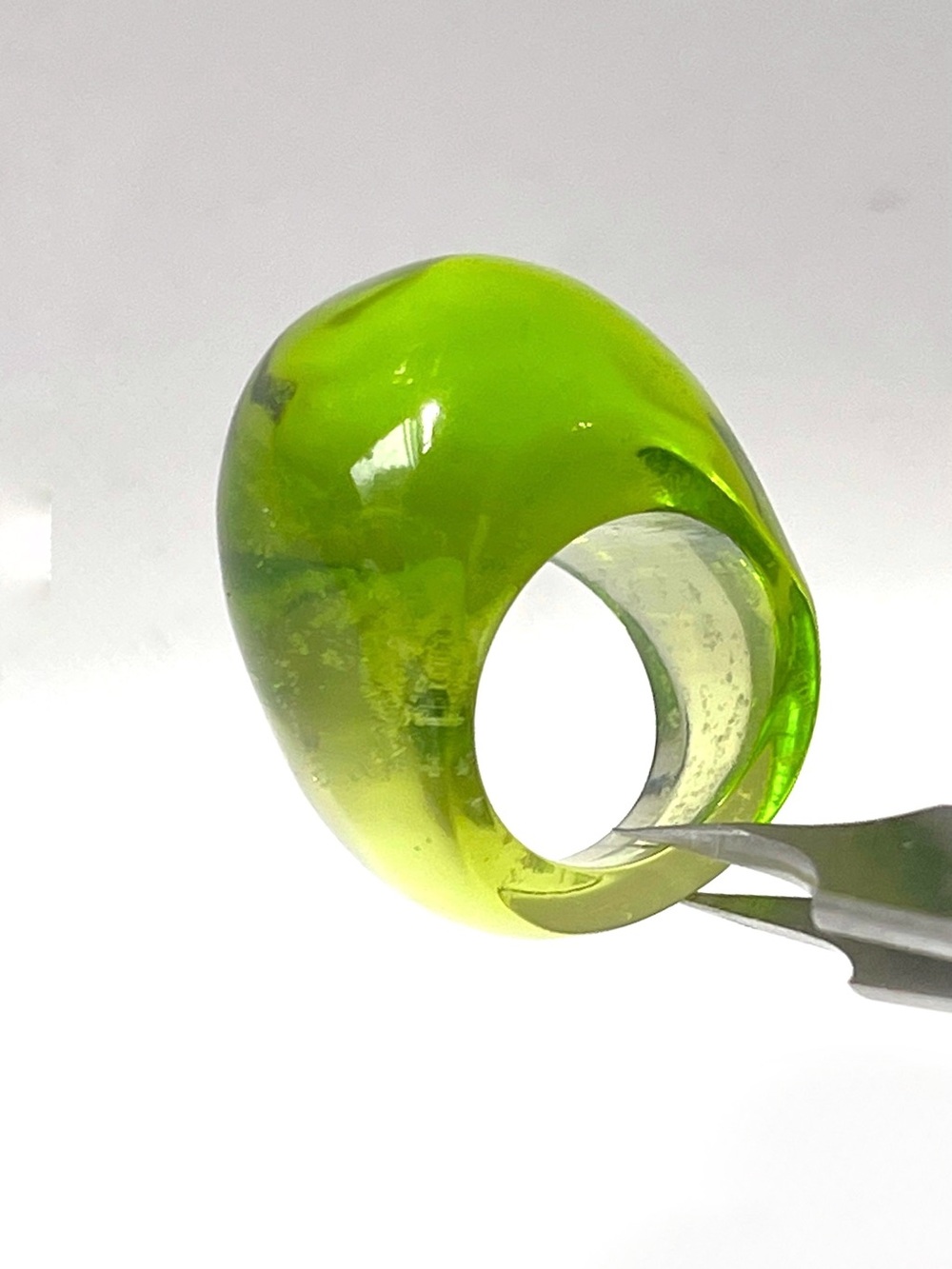 Vintage Size 6.75 Lucite Ring Chunky Bubble Dome Kiwi Green Modern Statement